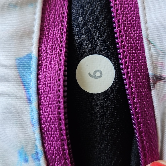 Lululemon Run: Inspire Crop II *All Full-On Luxtreme, Size 6 - Picture 8 of 15